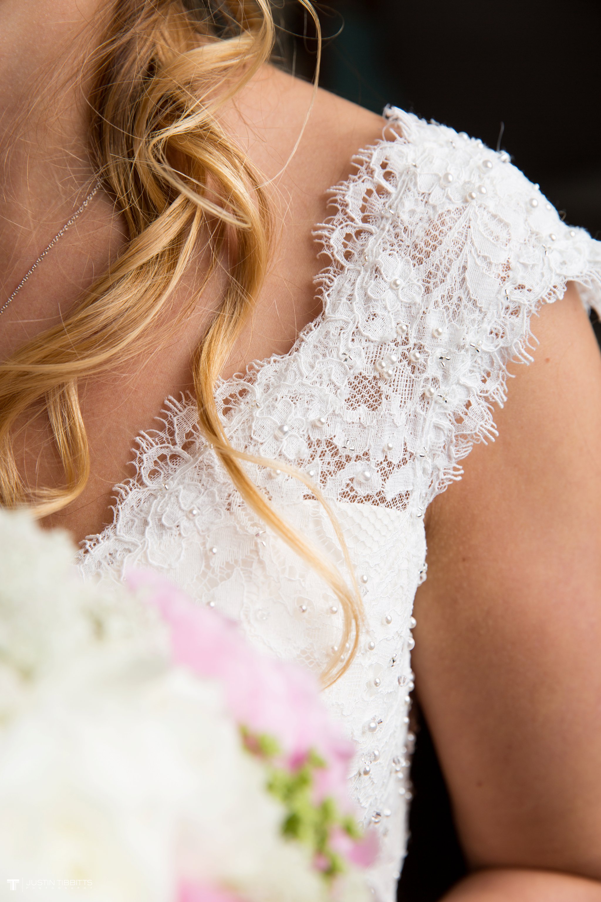crooked-lake-house-wedding-photos-with-agata-and-seth_0031