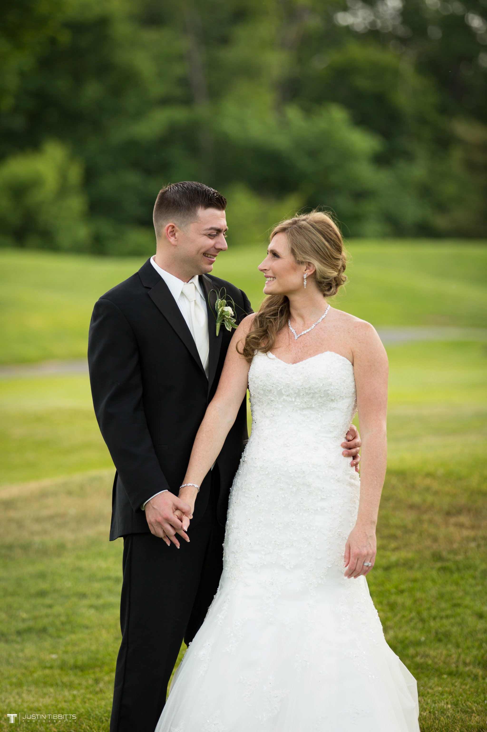 shaker-ridge-country-club-wedding-photos-with-amanda-and-jeff_0065