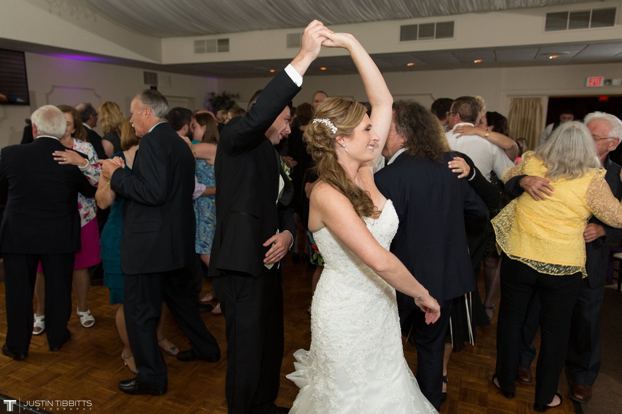 shaker-ridge-country-club-wedding-photos-with-amanda-and-jeff_0084