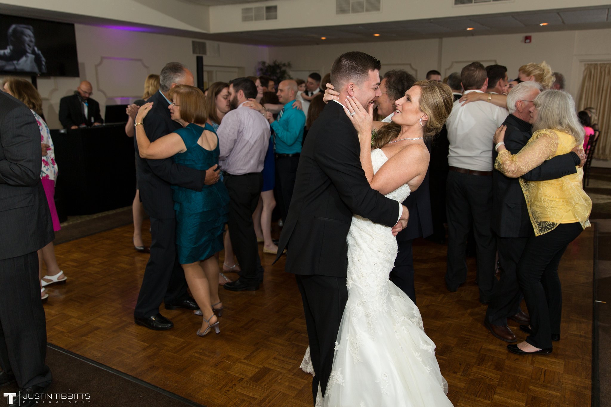 shaker-ridge-country-club-wedding-photos-with-amanda-and-jeff_0085